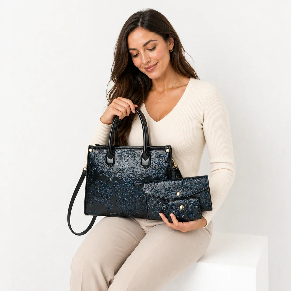 Embossed Leather Set - Vela